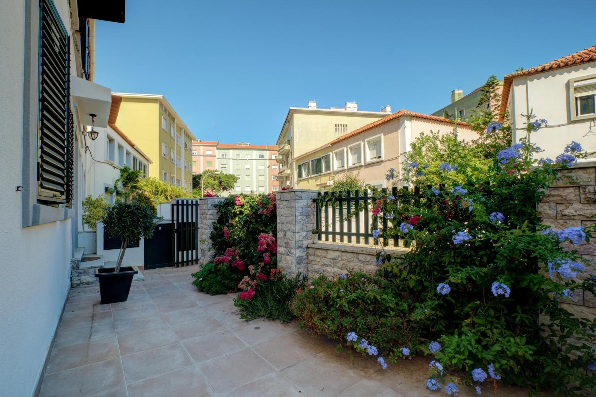 Comfortable Town House In Quiet Area By Lovelystay Lisboa Extérieur photo